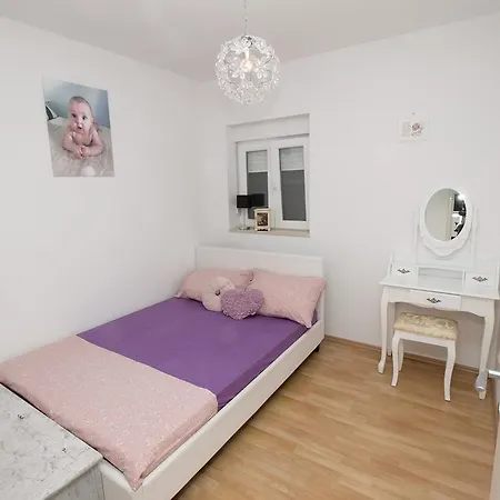 Apartment Mate