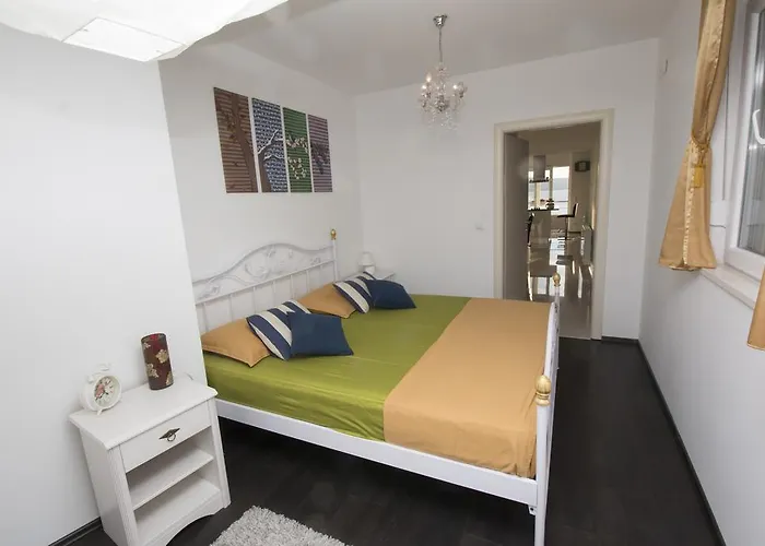 Mate Appartamento Omiš