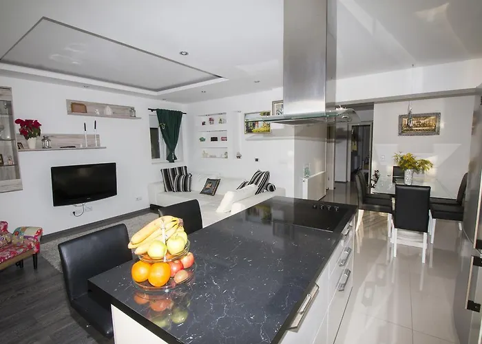 Mate Appartamento Omiš